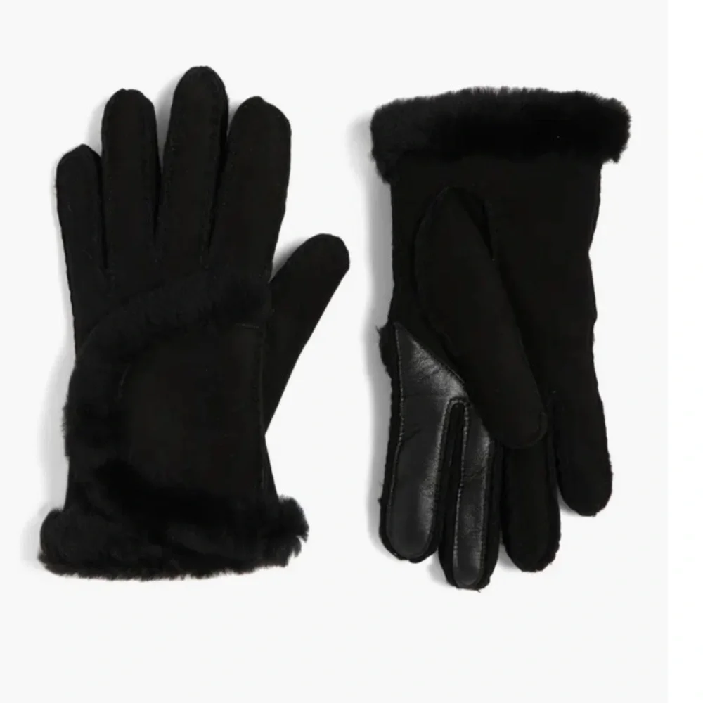 Ugg Genuine Shearling Exposed Curve Seam Gloves size S new  $165.00